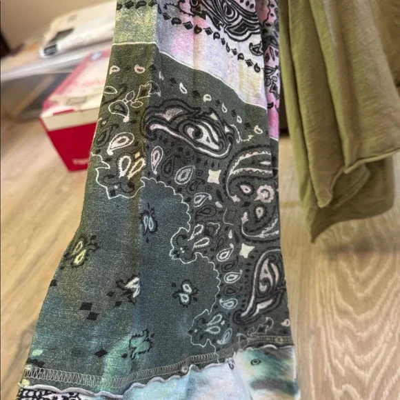 We the Free Bell Sleeve Tee. - Picture 4 of 6